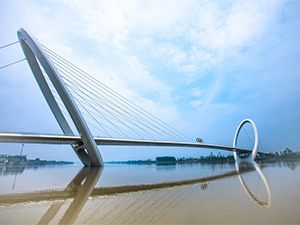 青奧濱江步行橋“南京眼”